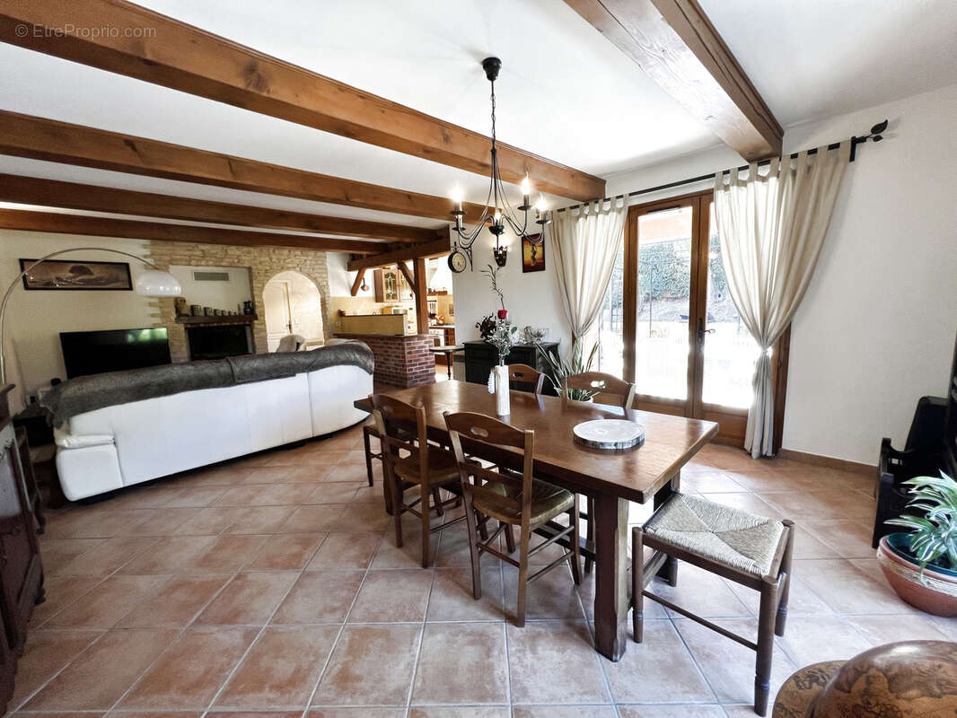 Maison à BORMES-LES-MIMOSAS