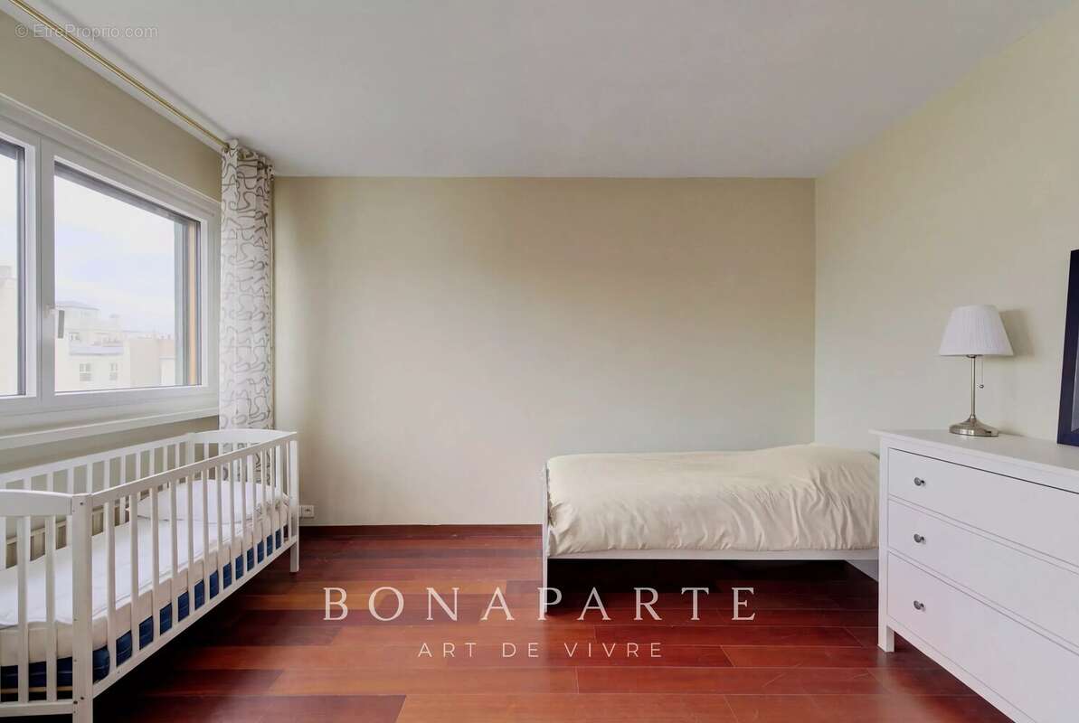Appartement à PARIS-2E