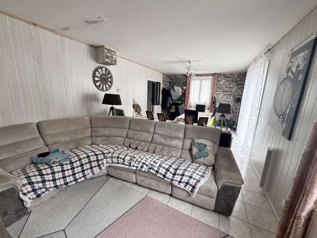 Maison à CRECY-AU-MONT