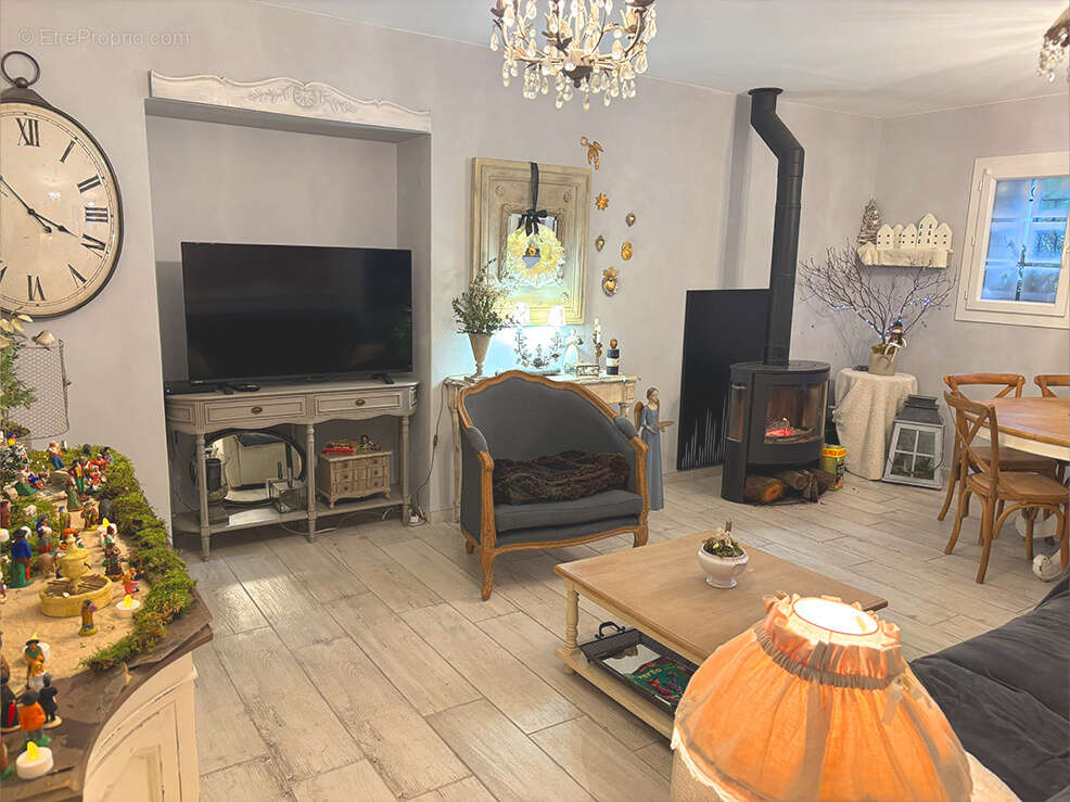 Maison à MONTBOUCHER-SUR-JABRON