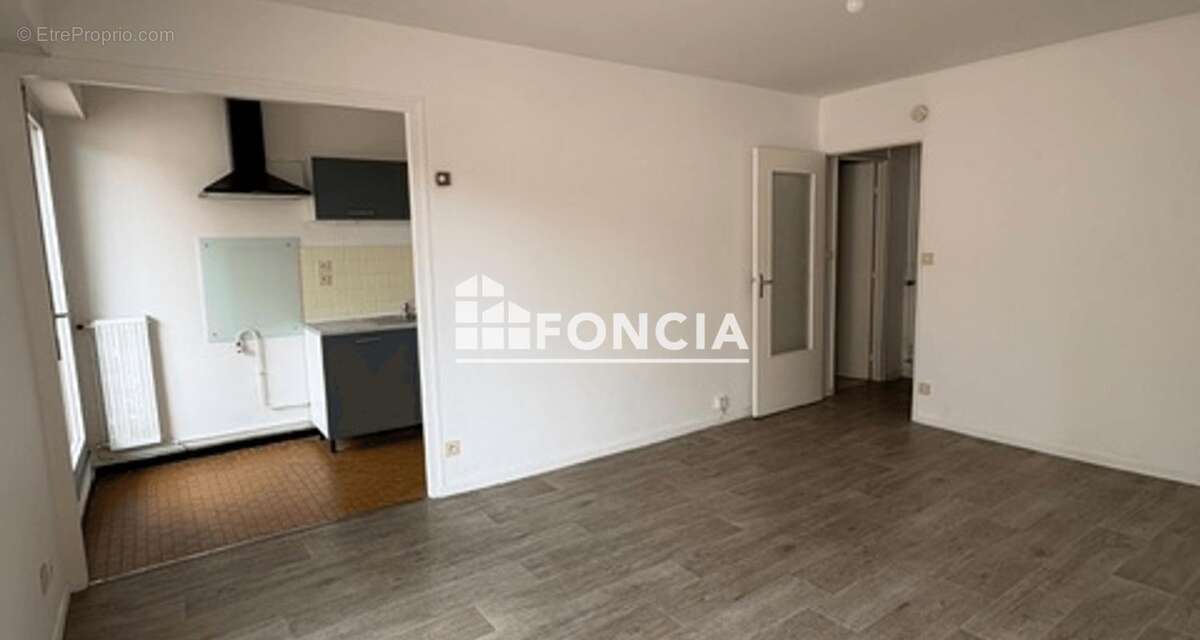 CHARLEVILLE - MÉZIÈRES - Appartement 1 P de 32m2 avec loggia, parking privé, cave - photo 4