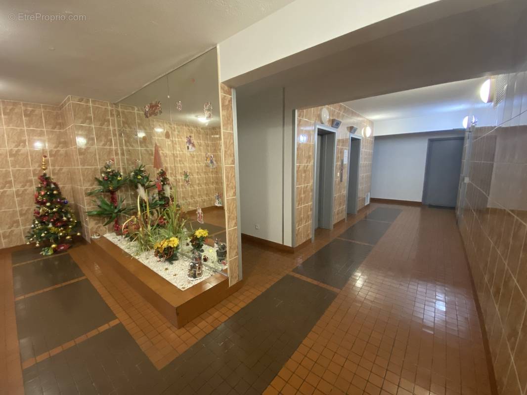 Mérignac Capeyron A vendre T2  balcon stationnement et cellier - photo 1