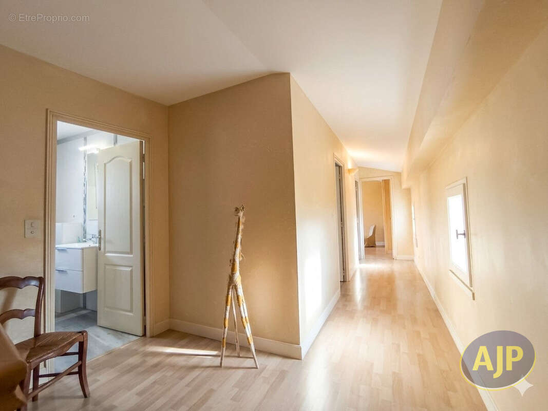 Maison à BLANQUEFORT