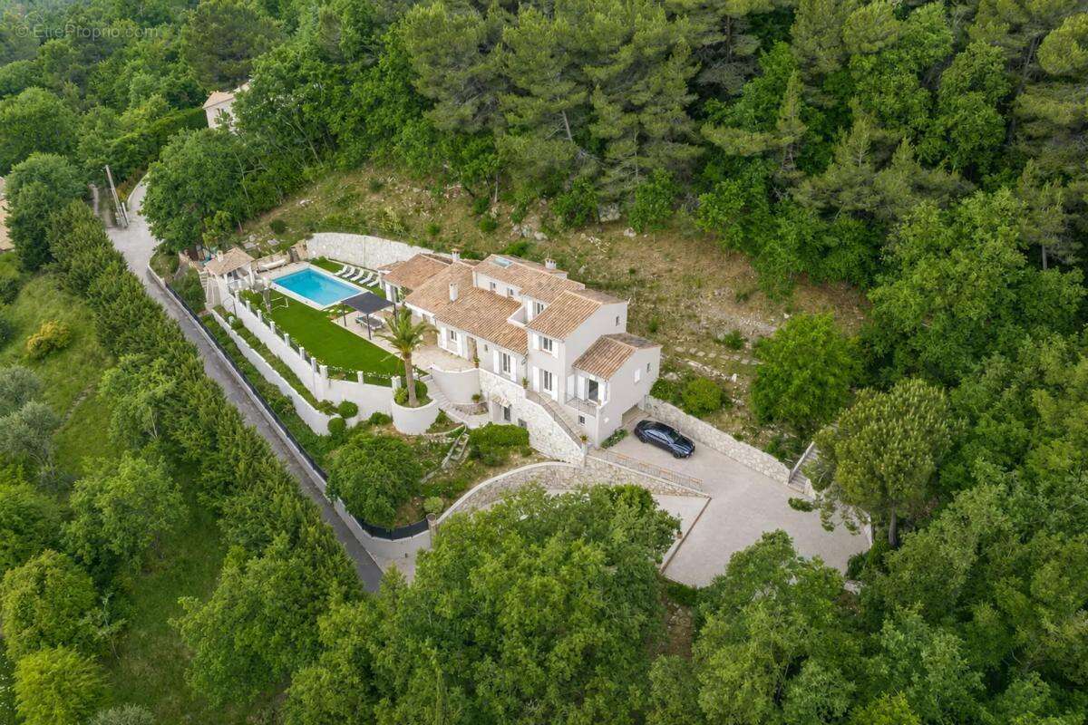 Maison de 6 pièces de 256 m² à Le Bar-sur-Loup - photo 59