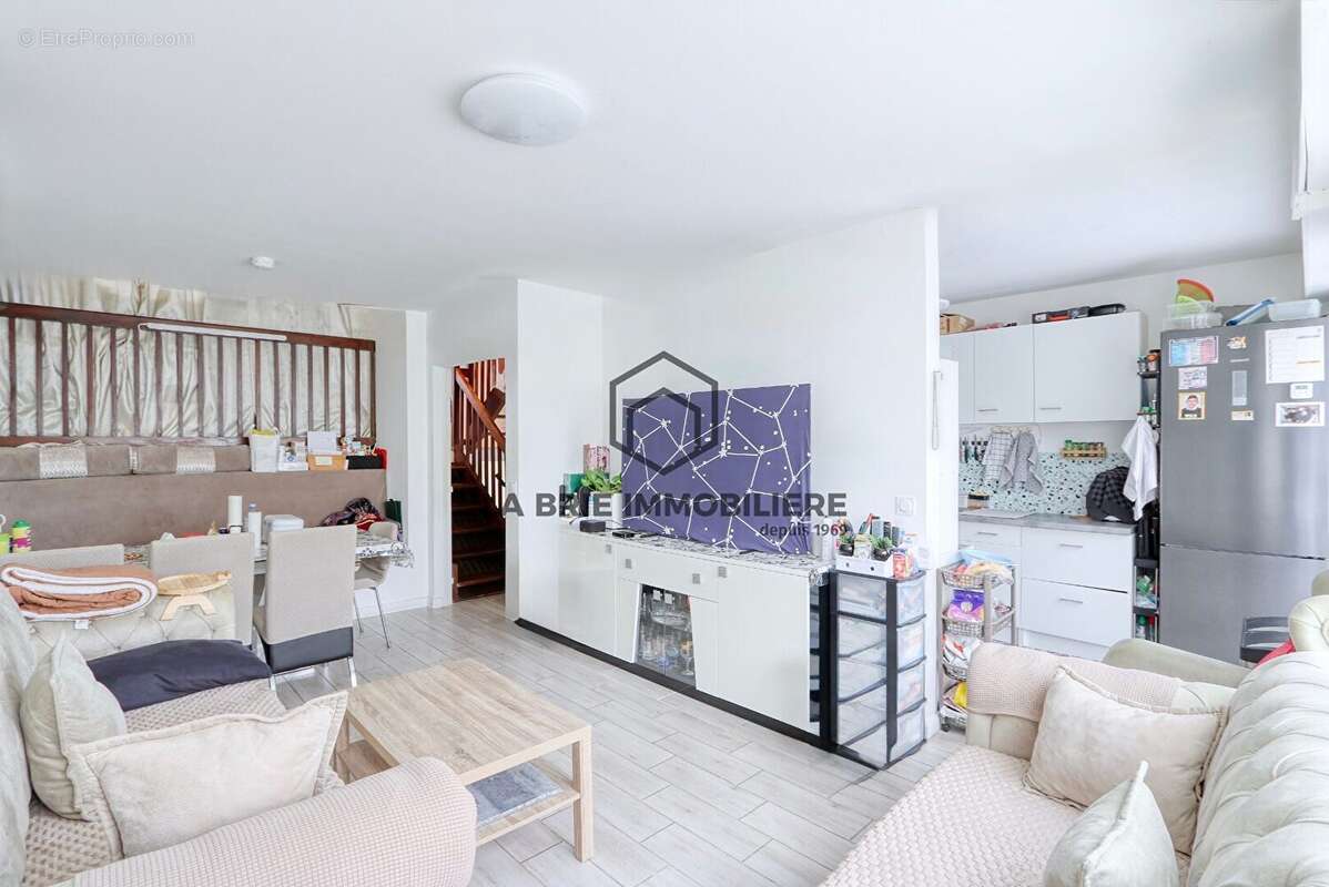 Maison 92 m² à Villecresnes  - photo 2
