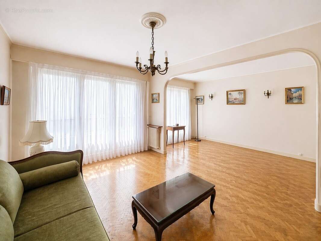Appartement à CHARENTON-LE-PONT