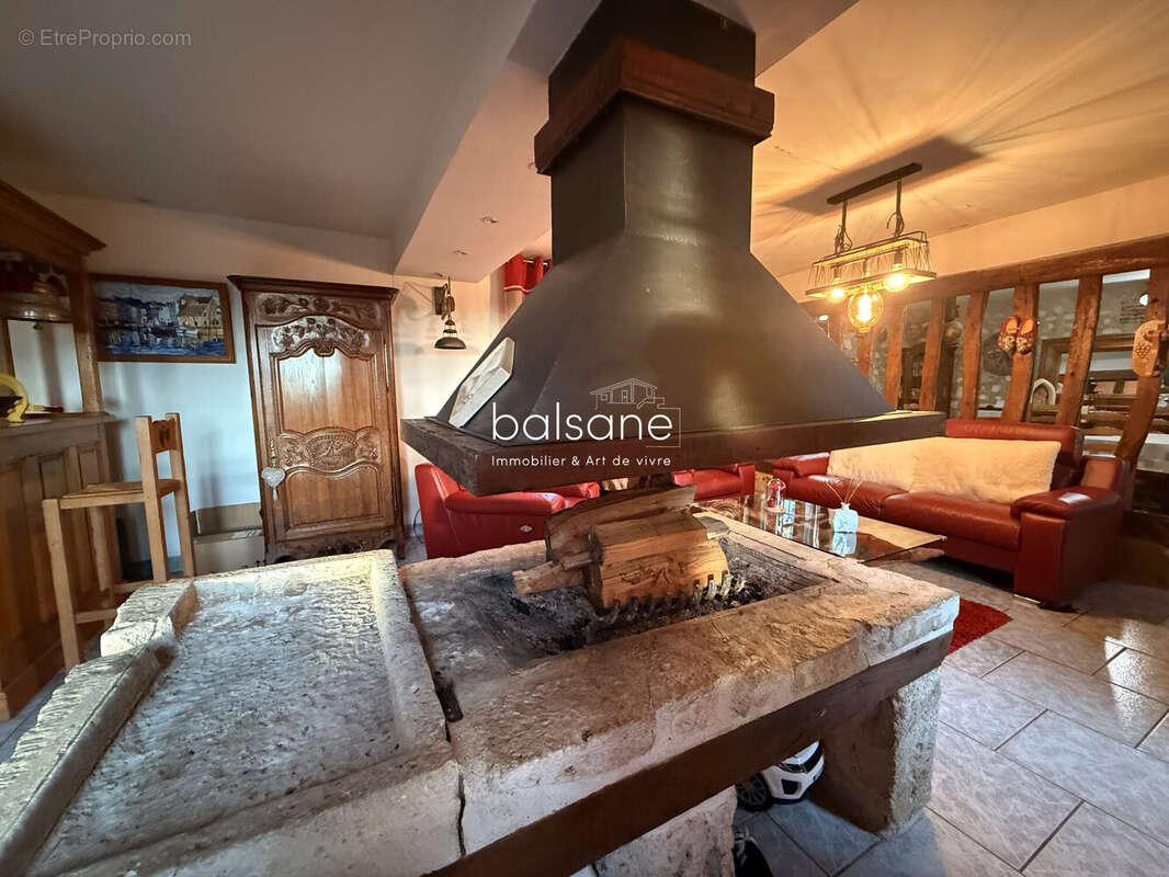 Maison à SAINT-OUEN-DE-THOUBERVILLE