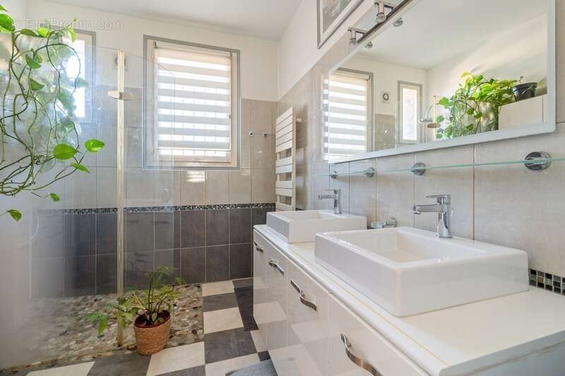 Maison à MAURECOURT