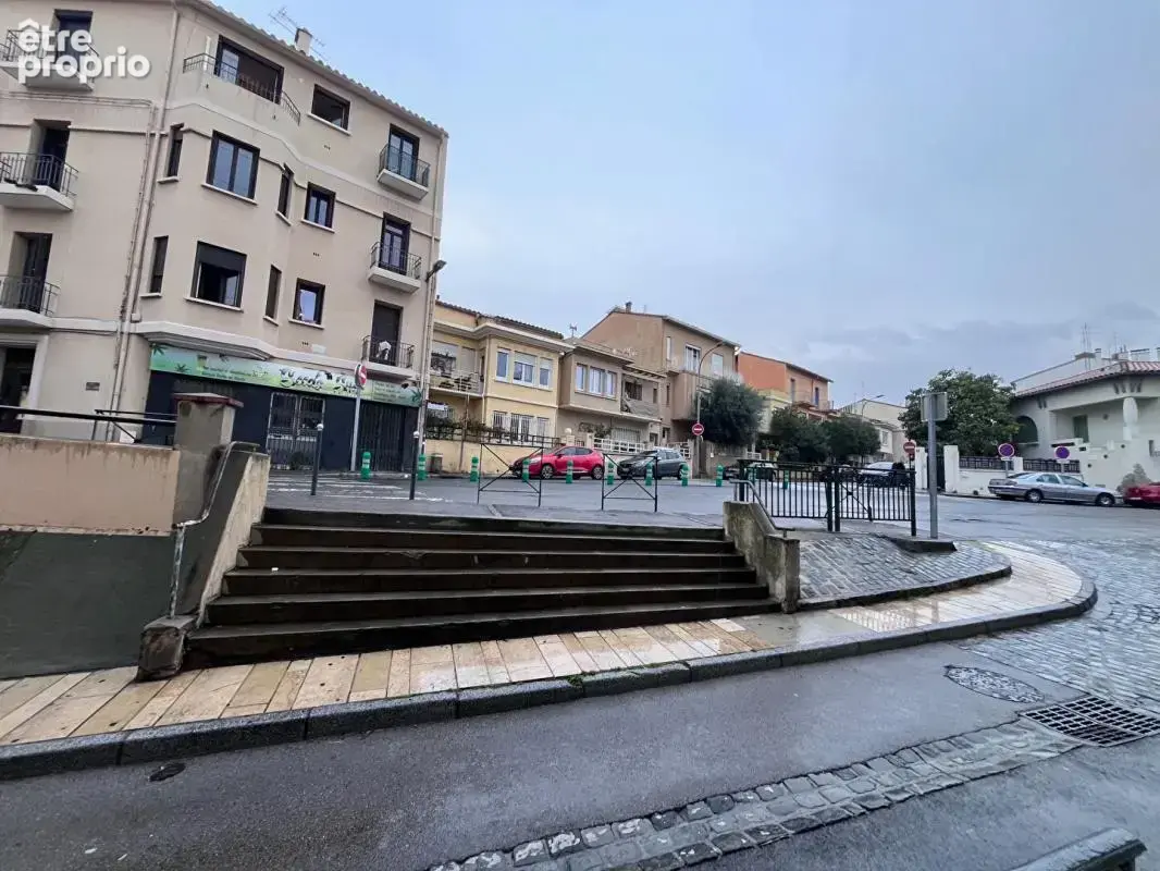 Immeuble de rapport comprenant 4 appartements et 1 local commercial en très bon état loué en étudiant et en AIR BNB - photo 2