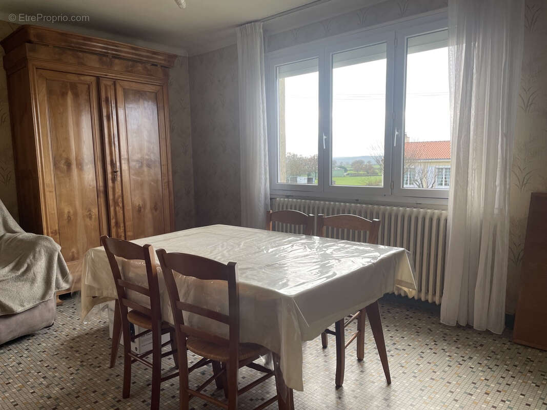 Maison familiale idéalement située aux Herbiers. - photo 2