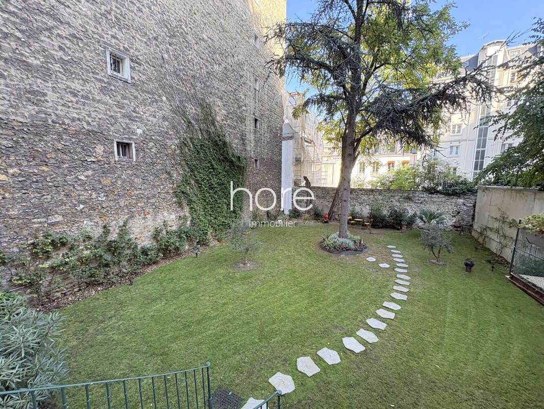 Appartement à NEUILLY-SUR-SEINE