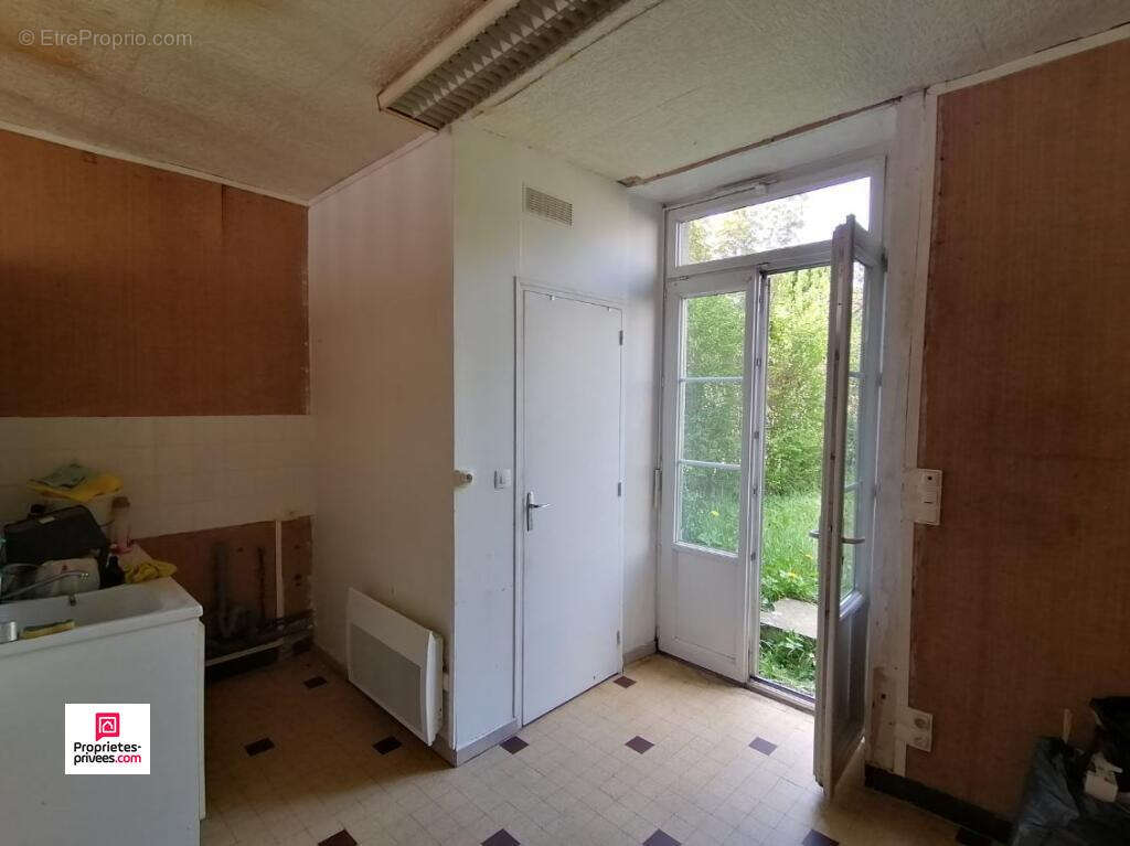CARROUGES (61320) Maison de bourg, 4 pièces, 3 chambres , 75 m2 environ PRIX  35500  honoraires 12,70% inclus à la charge de l'a - photo 9