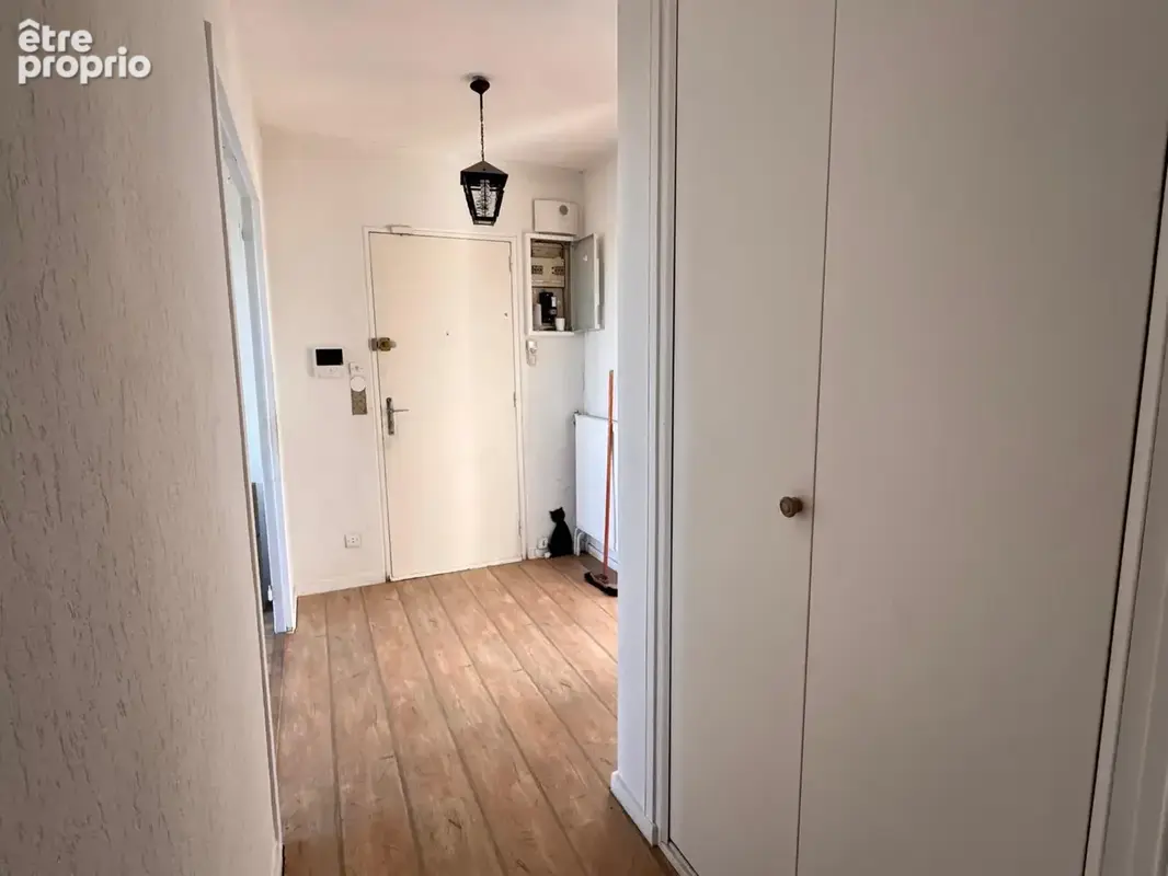 Vue exceptionnelle   76 m2   10e étage avec ascenseur   parking + cave   110 000 € - photo 12