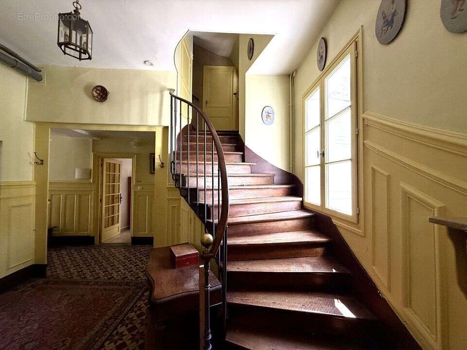 Belle demeure bourgeoise à Vendre au coeur de Donnemarie - photo 6