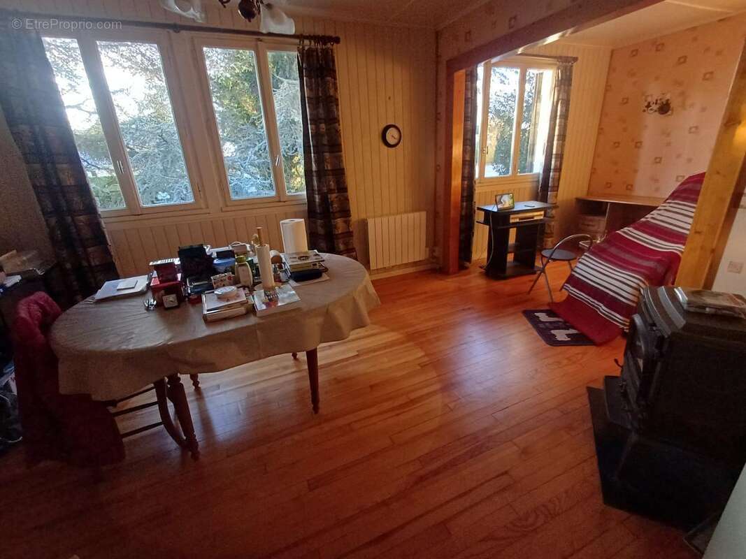 Maison à SAINS-EN-AMIENOIS