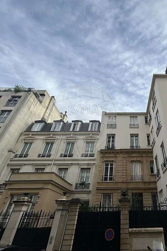 Appartement à PARIS-16E