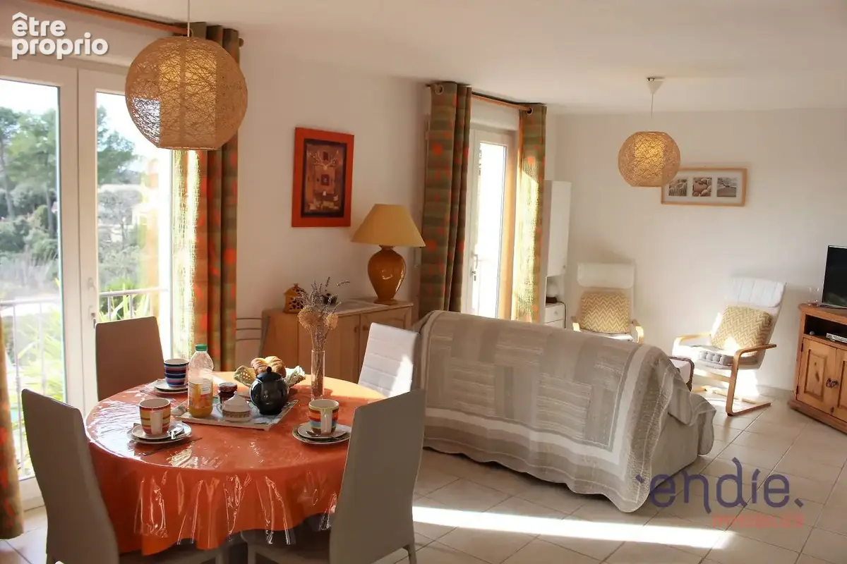 LORGUES Propriété composée de 4 logements avec vue imprenable - photo 14