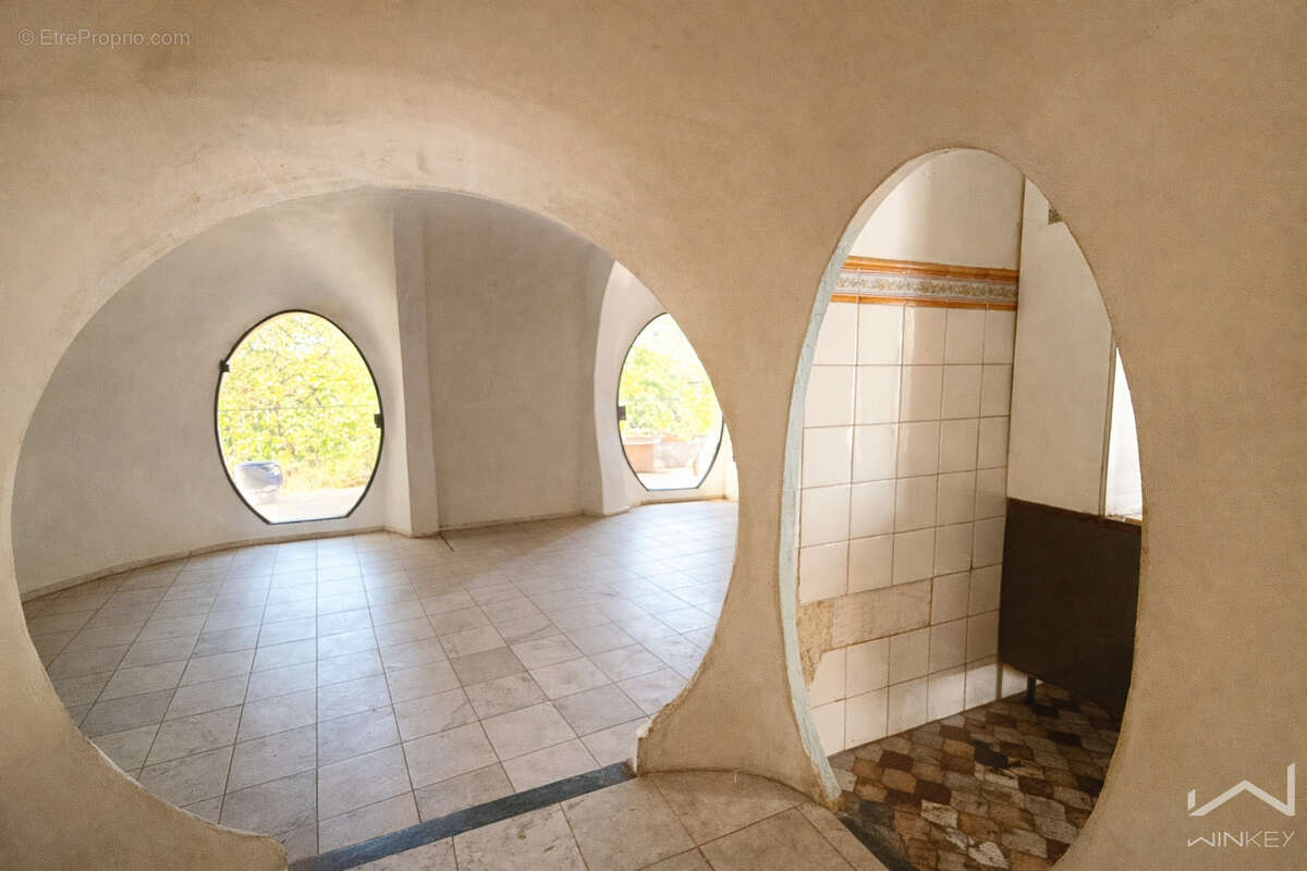 Maison à LA GARDE-ADHEMAR
