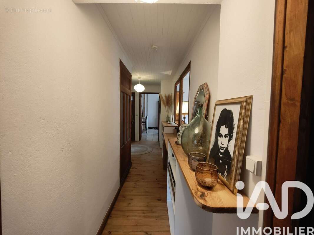 Maison 231 m² à Saint-Julien-Boutieres  - photo 5