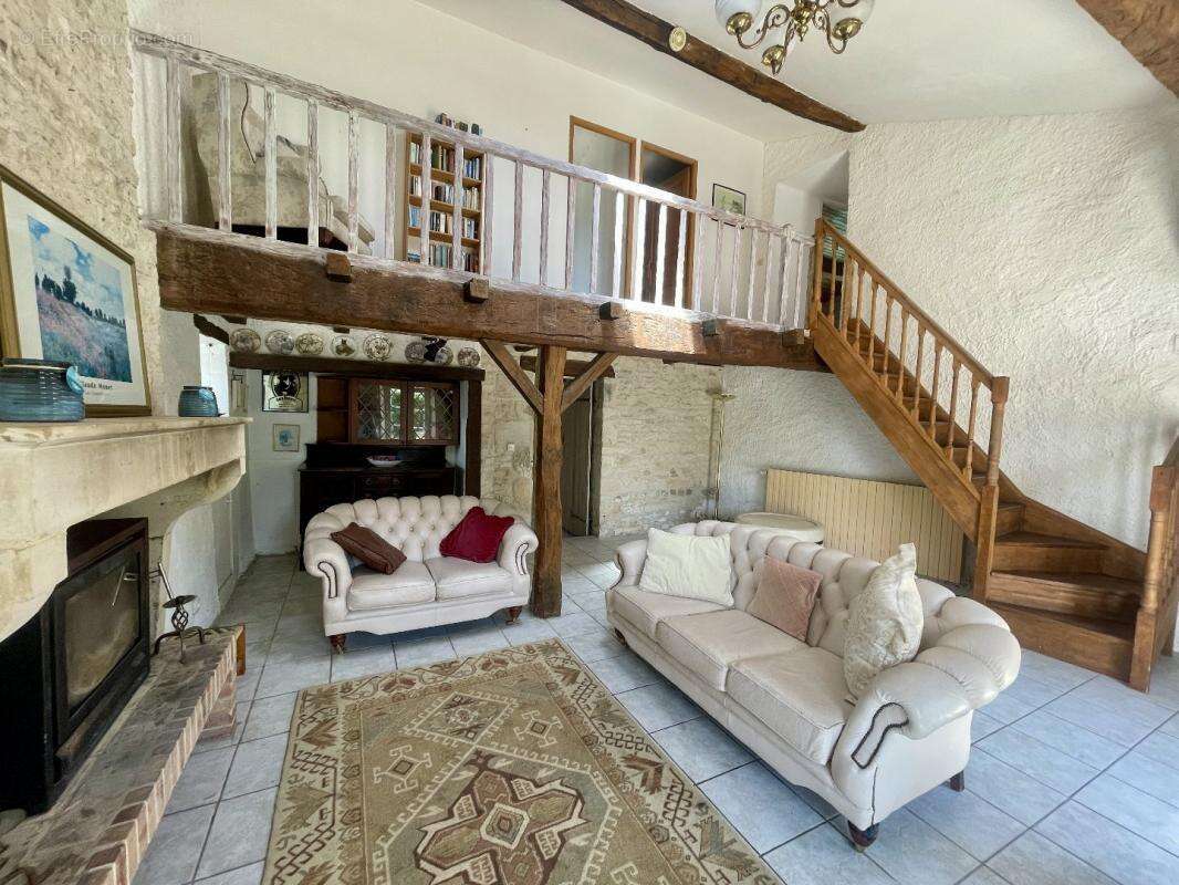 Maison à FONTAINE-CHALENDRAY