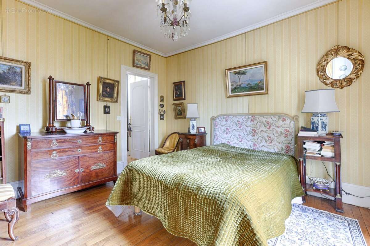 Maison à LA GARENNE-COLOMBES