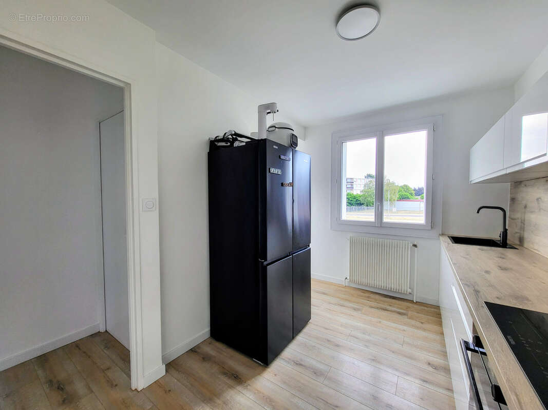 Appartement T3 entièrement rénové de 70 m2 avec balcon, cave et parkings   Résidence calme, sécurisée et arbor - photo 9