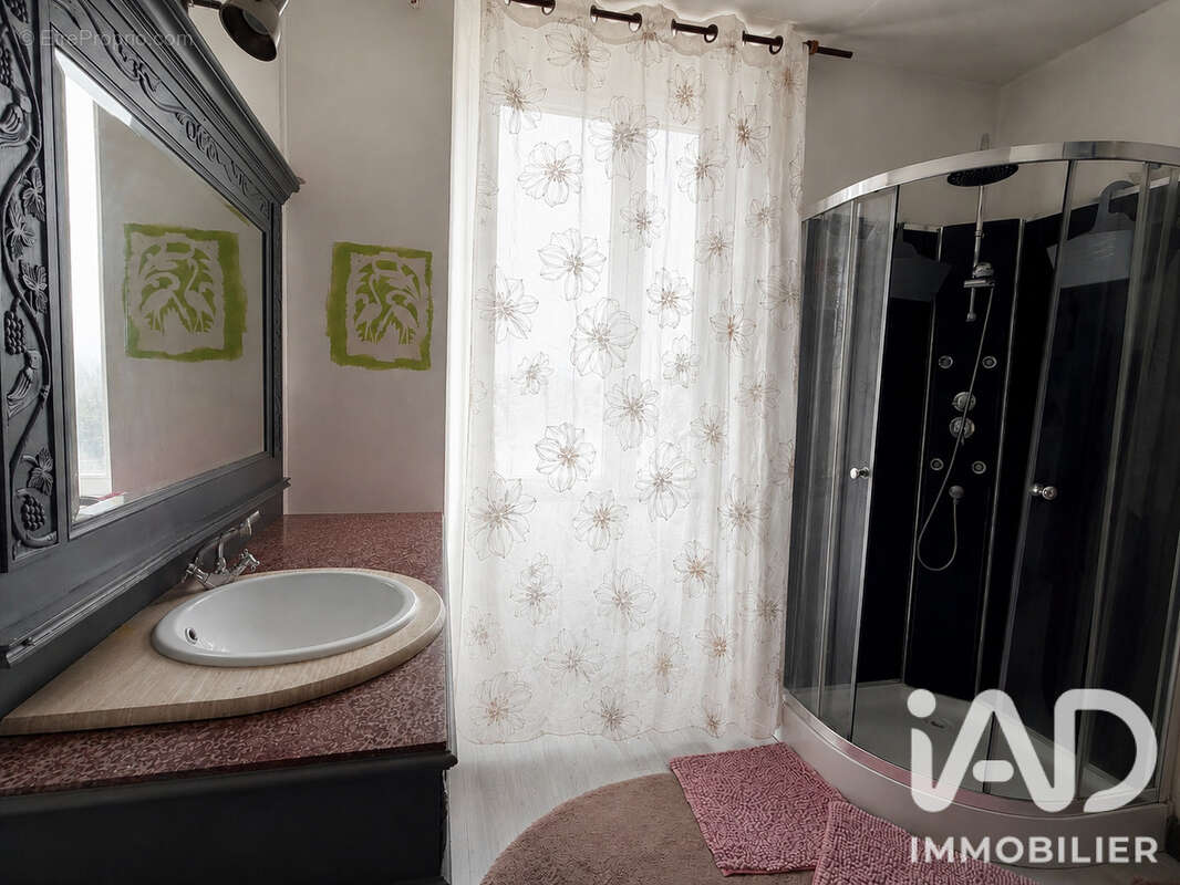 Maison 172 m² à Saint-Palais-De-Negrignac  - photo 8