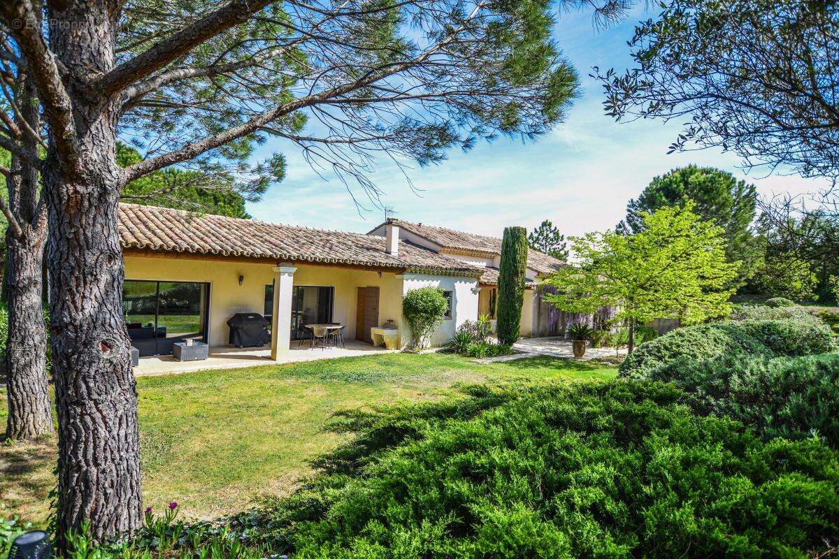 Villa d'exception, piscine, pool-house, parc aboré, terrain divisible - photo 3