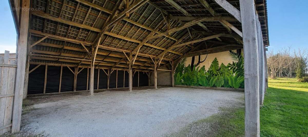 Maison de campagne avec dépendances. - photo 16