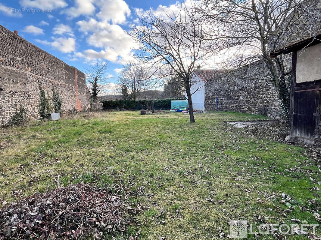 Terrain à LEMPDES-SUR-ALLAGNON