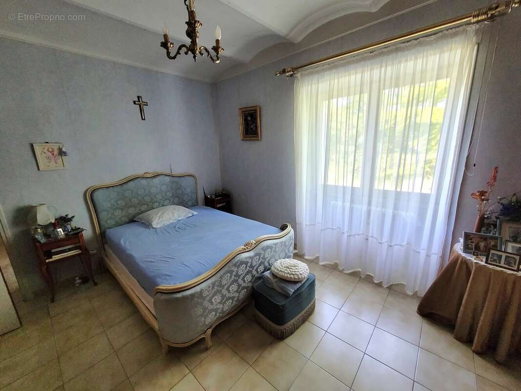 Maison à SAINT-JULIEN-LES-ROSIERS