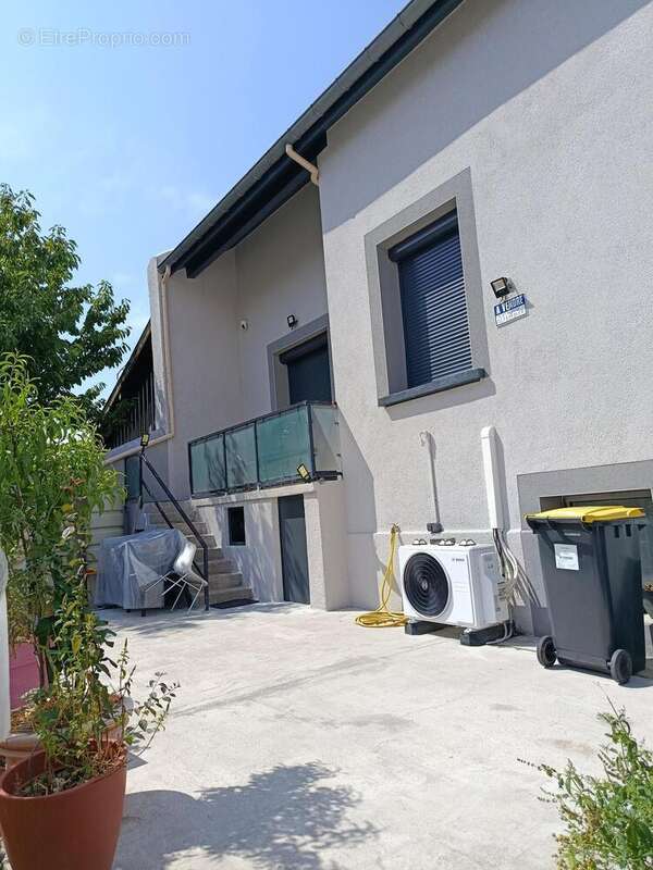 Photo 3