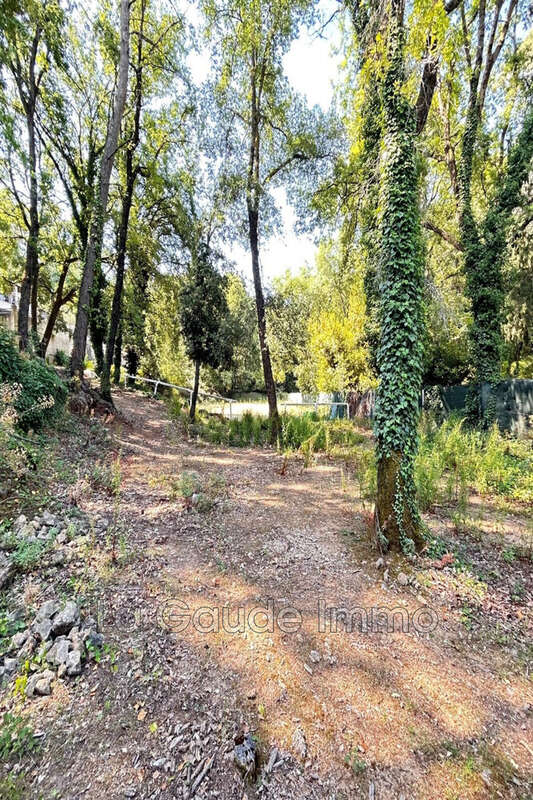 Terrain à LA GAUDE