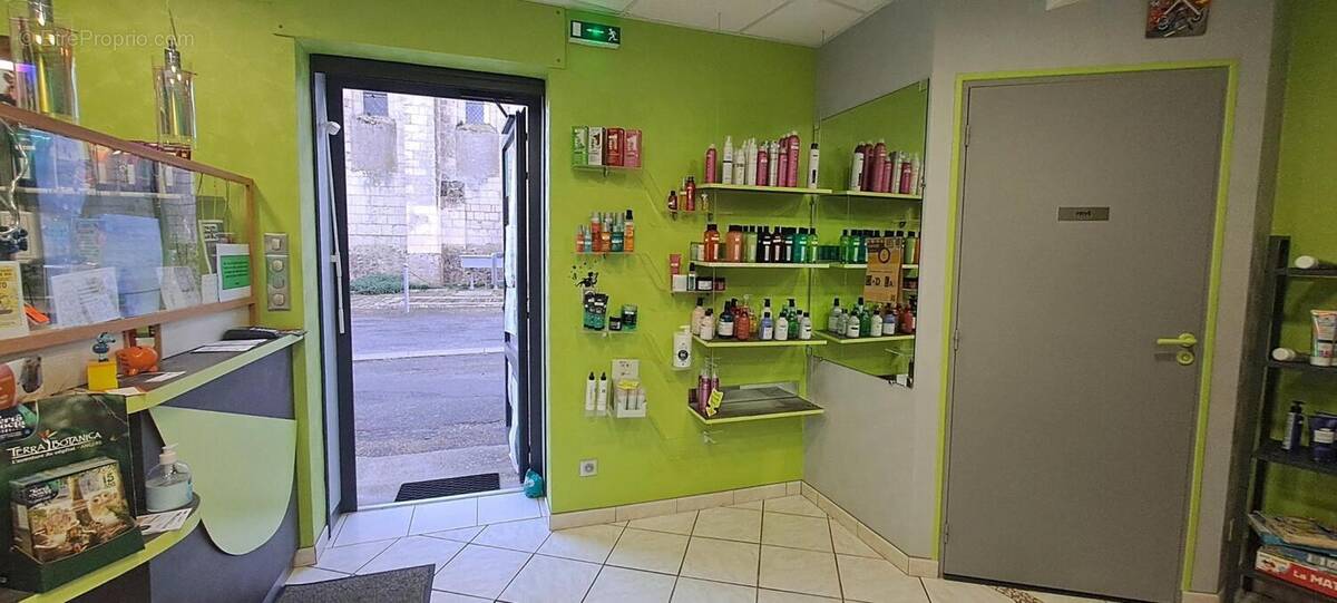 Photo 1 - Commerce à BAUGE