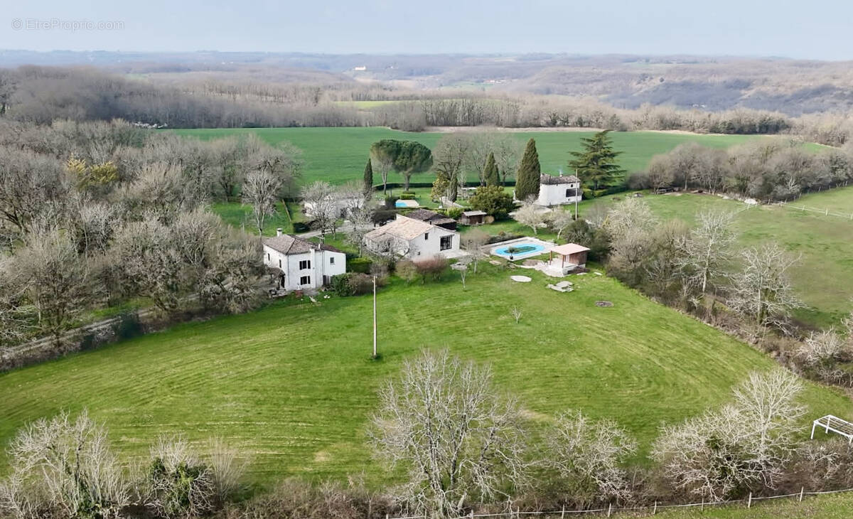Maison à MONTAIGU-DE-QUERCY