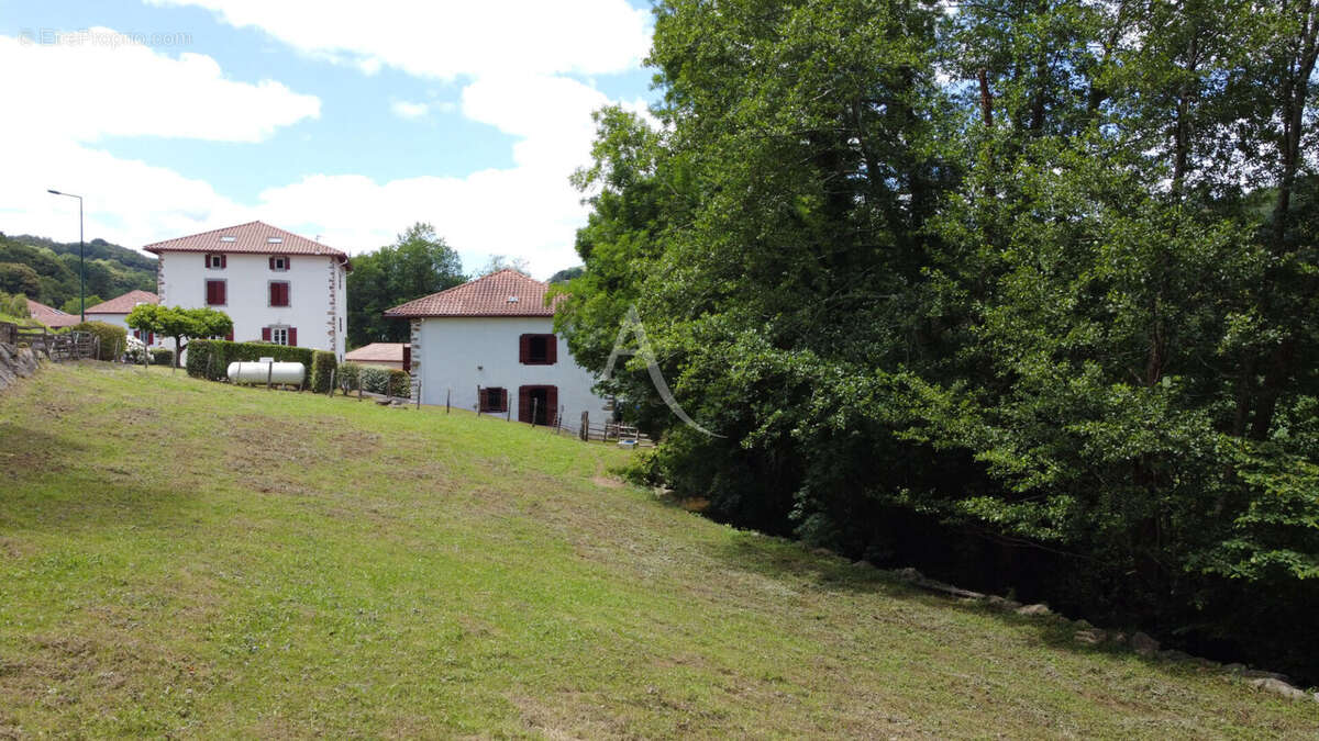 Maison à LOUHOSSOA