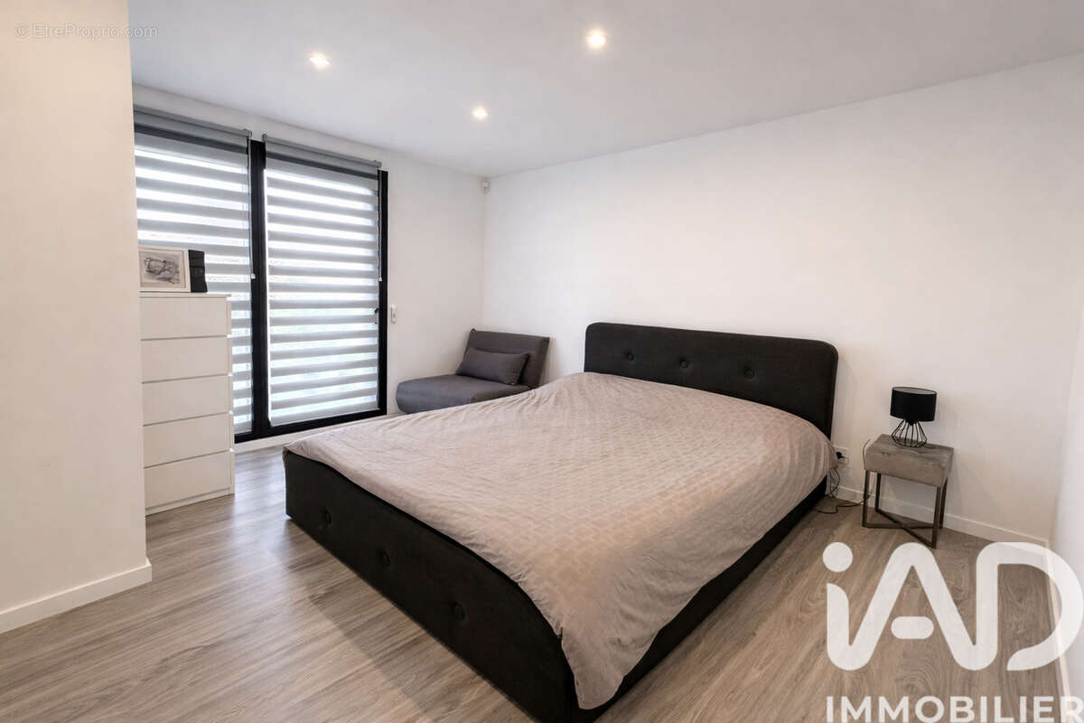 Maison 183 m² à Sainte-Genevieve-Des-Bois  - photo 7