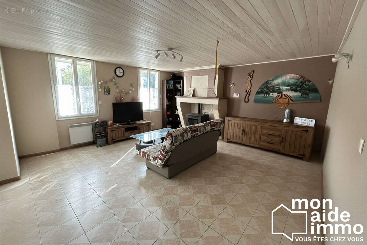 Maison 147 m² à Coutras  - photo 3