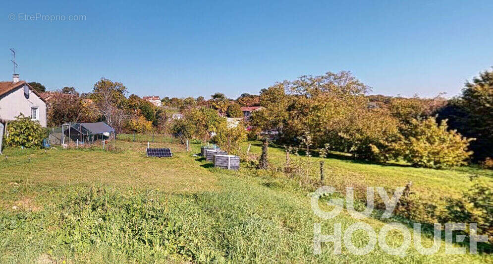 Maison à FONTAINE-LE-COMTE