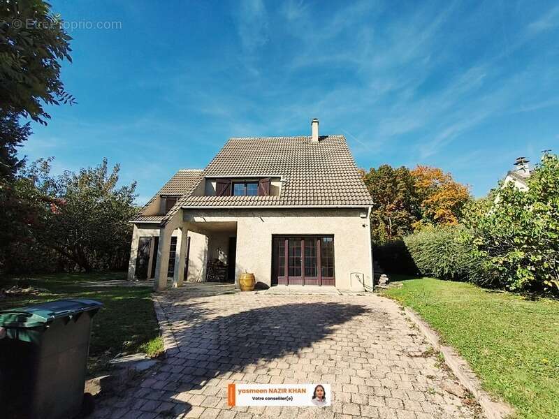 Maison à SAVIGNY-LE-TEMPLE