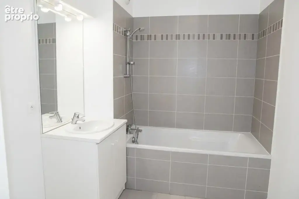 Bx Lac - Appartement T2 avec Balcon et parking privatif - photo 6