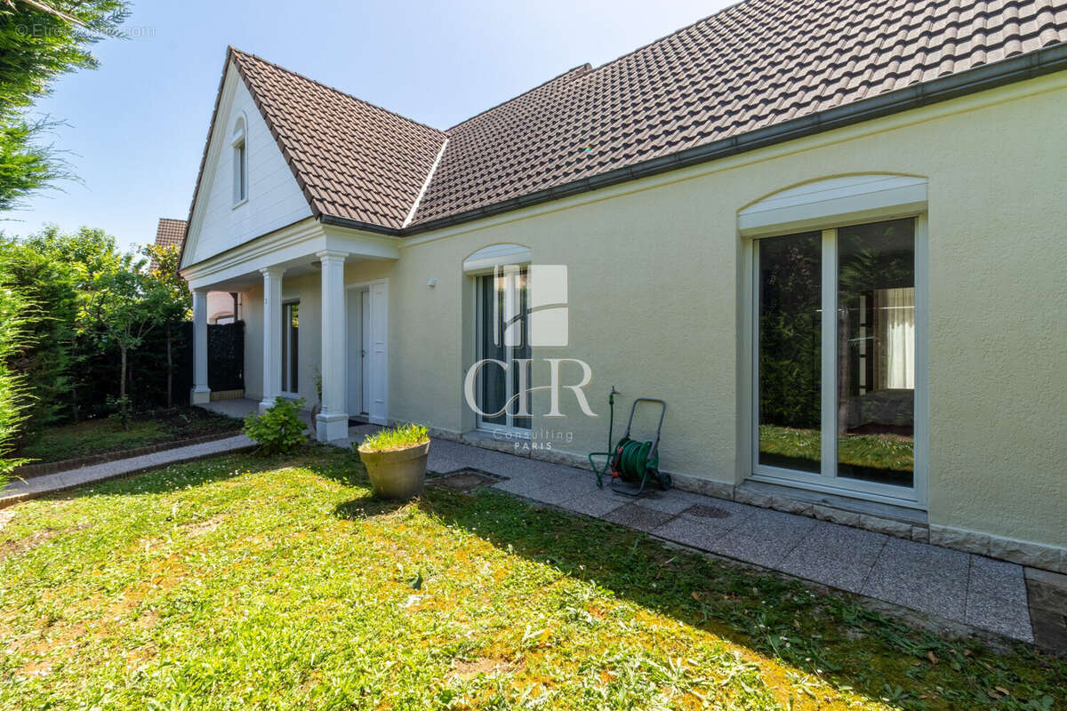 Maison 179 m² à Saint-Brice-Sous-Foret  - photo 2