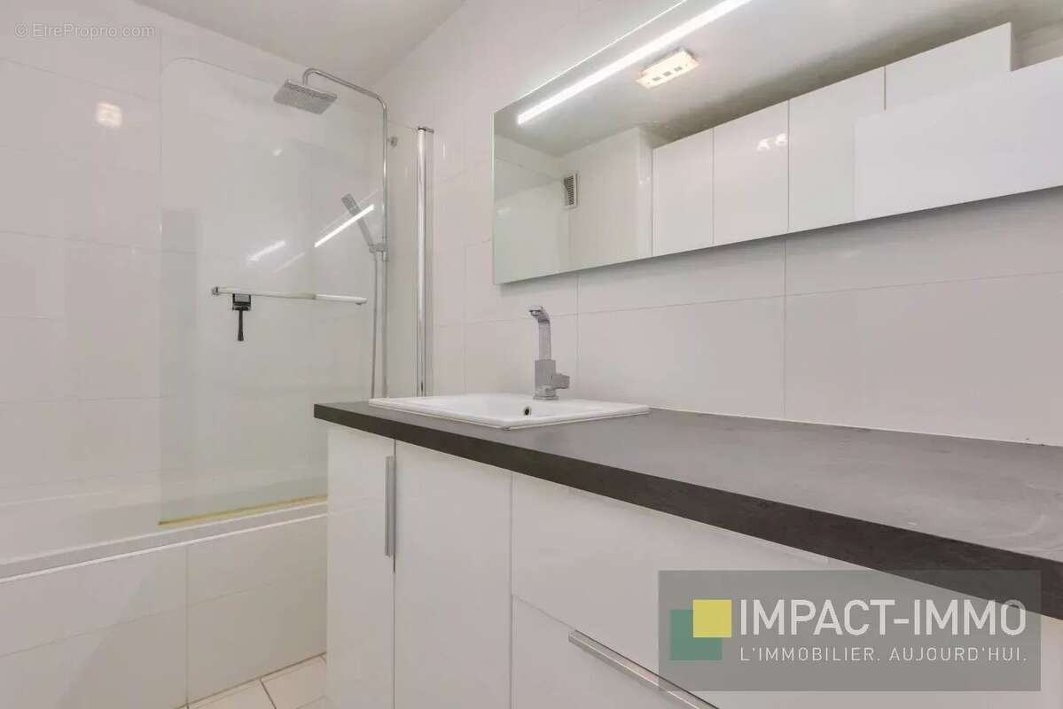 Appartement à COURBEVOIE