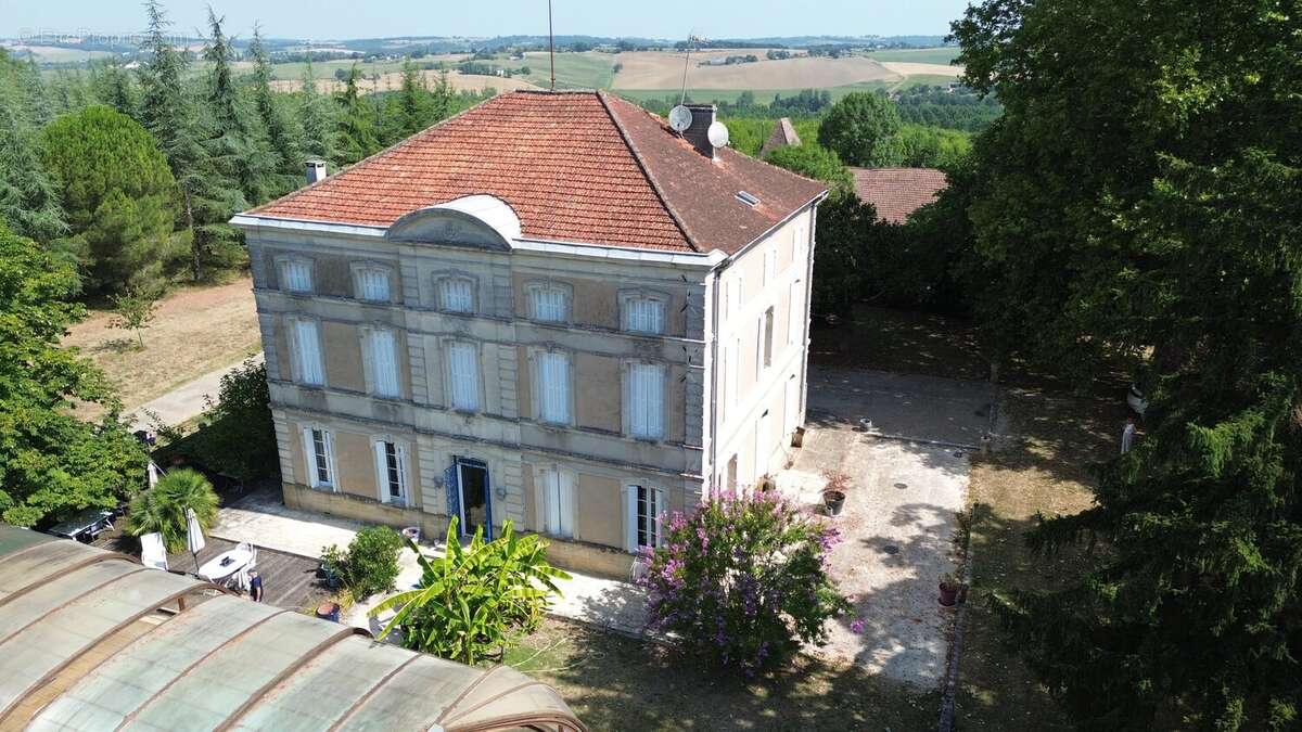 Beau Manoir avec près de 50 hectares de terrain proche de toutes les commodités - photo 18