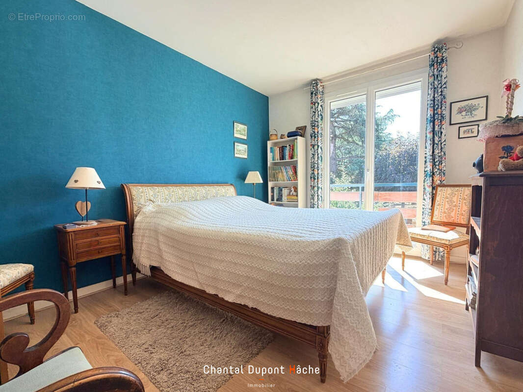 CHARTRES- Maison de ville de 141m2, terrasse, parking privé. - photo 12