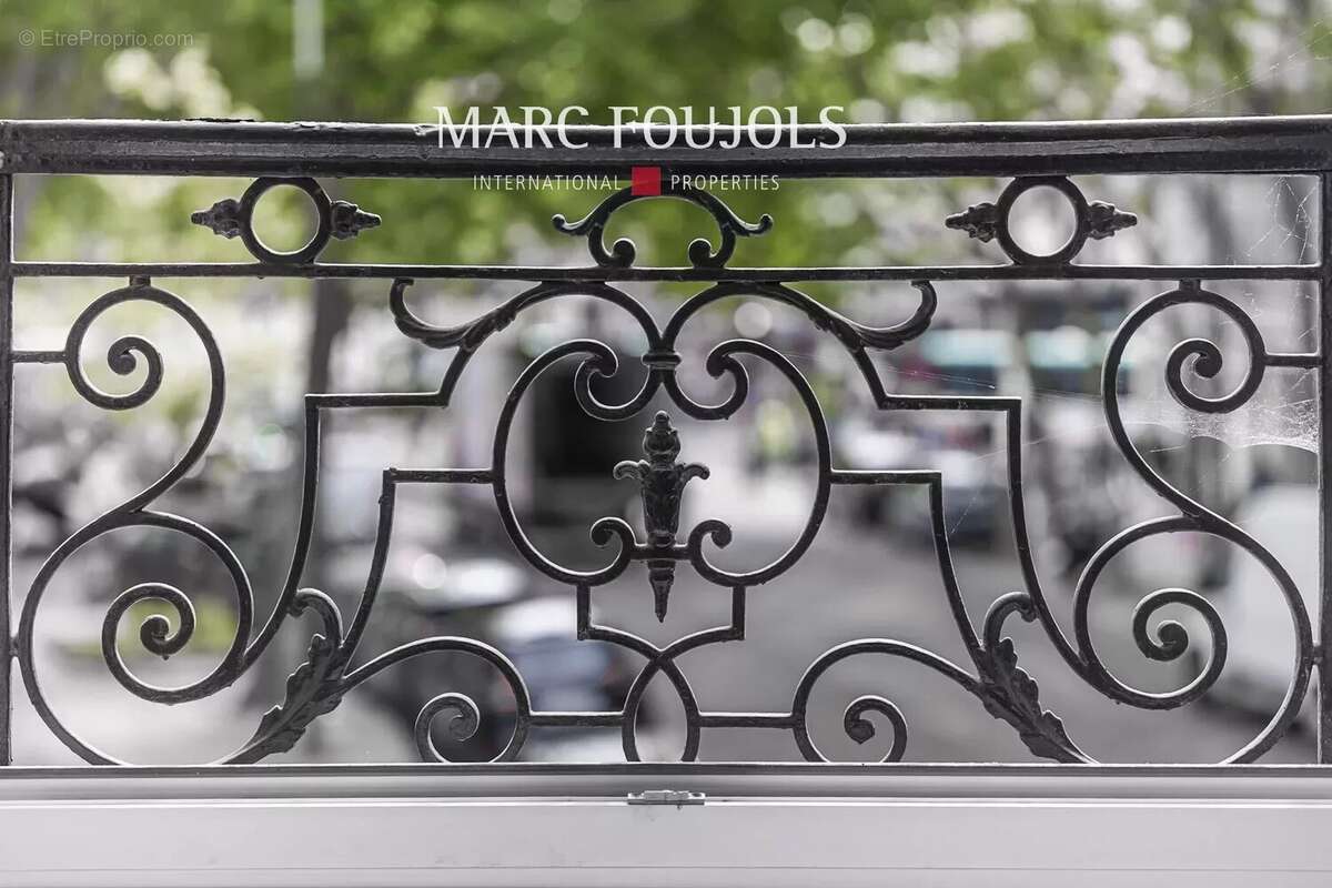 Paris XVI - Auteuil Nord - Appartement 4 pièces en angle rénové - photo 16
