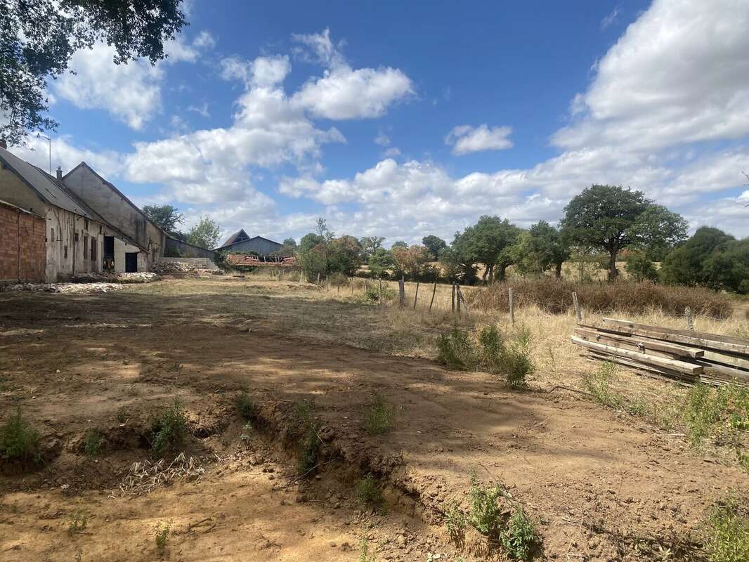 Deux maisons et une grande grange dans un hameau calme - photo 18