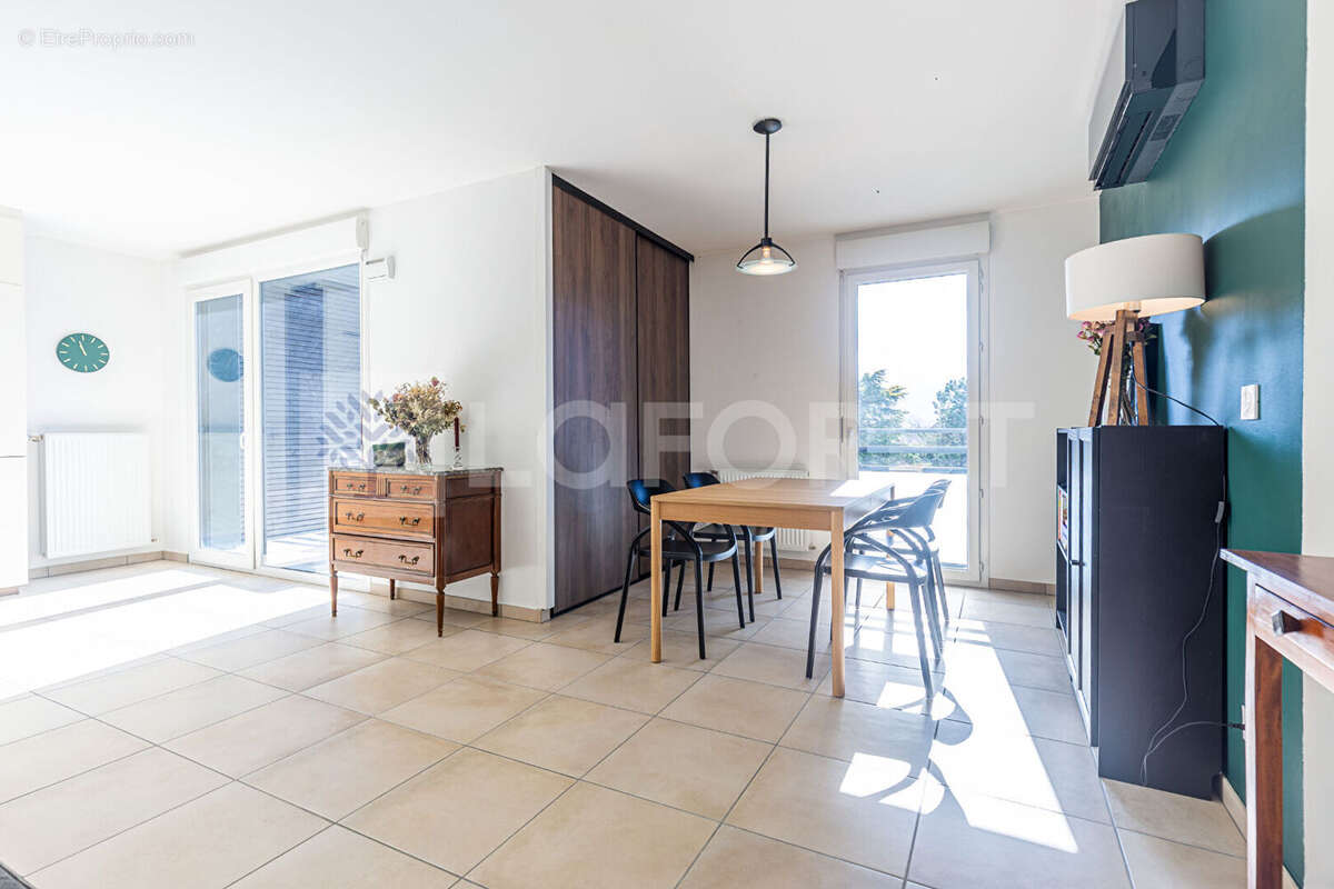 Agence immobiliere laforet - "agave" - appartement t3 traversant de 78,80 m² - balcons - garage en sus - dernier etage - vue deg - photo 2