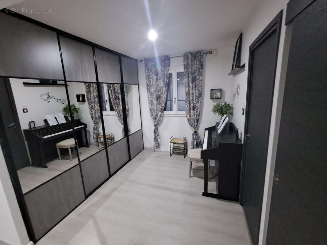 Maison à SAINT-LAURENT-DE-LA-SALANQUE