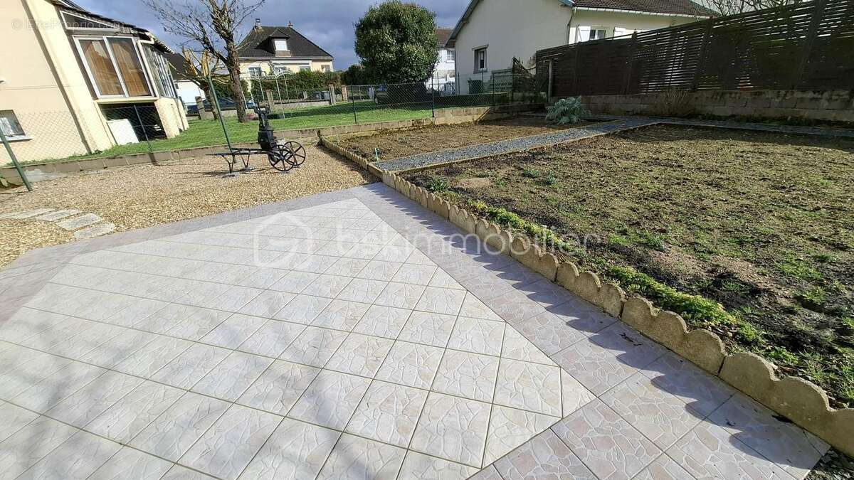 Maison à PARCAY-MESLAY